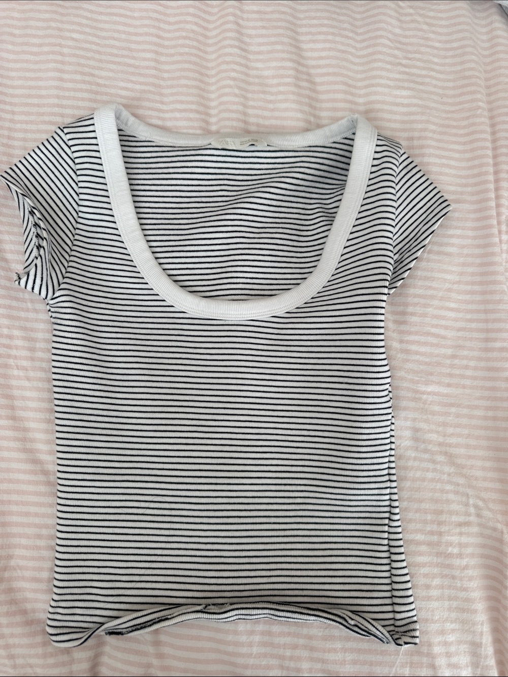 Striped Scoop Neck Women's Tee - Black & White
